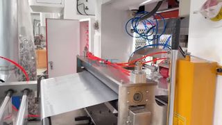 Britischer Eierkuchenform-Lauftest auf der T80-Produktionslinie für Aluminiumfolienbehälter