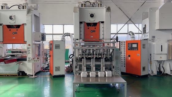 kaufen 1 - 5 Hohlräume Kapazität Aluminiumfolie Behälter Maschine durch PLC-System gesteuert online manufacture