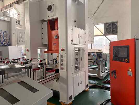 kaufen Soem bereitete Aluminiumfolie-Nahrungsmittelbehälter-Goldstreifen-Aluminiumbehälter auf online manufacture