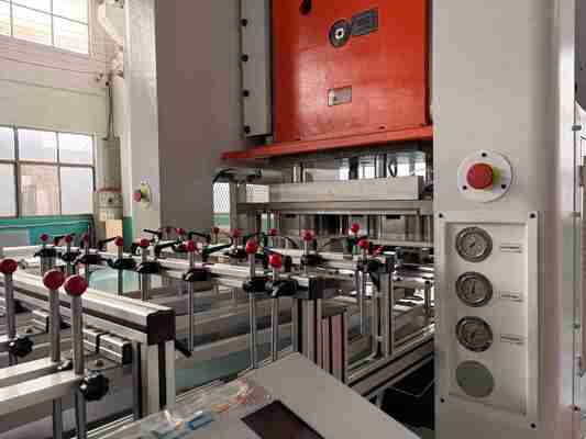 kaufen LK-T80 Aluminiumfolienbehälter-Maschine 50 Hübe/Min. Durchschnittliche Produktionsgeschwindigkeit online manufacture