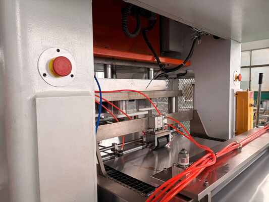 kaufen LK-T80 Aluminiumfolienbehältermaschine Hochfeste Einweg-450ml-Niedertemperaturbeständigkeit online manufacture