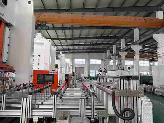 kaufen LK-T80 Rechteckiger Lebensmittelverpackungs-Aluminiumfolienbehälter Haushalts- 0,08 mm Herstellungsmaschine online manufacture