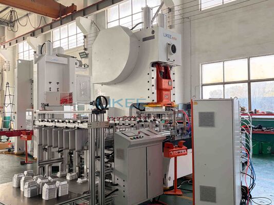 kaufen Vollautomatische Aluminiumfolie-Container-Herstellmaschine mit 35-70 Schlägen/Min. und C-Frame-Hydraulikpresse Online-Herstellung