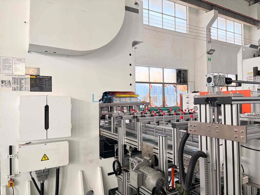 kaufen 63-Ton-Aluminiumfolienbehältermaschine mit kundenspezifischer Logo-Prägung und schnellem Werkzeugwechsel für kundenspezifische Formen Online-Herstellung