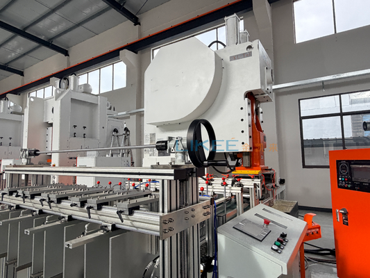 kaufen C-Rahmen-Aluminiumfolie-Container-Maschine mit Auslandseinrichtung und 24/7 After-Sales-Support Online-Herstellung