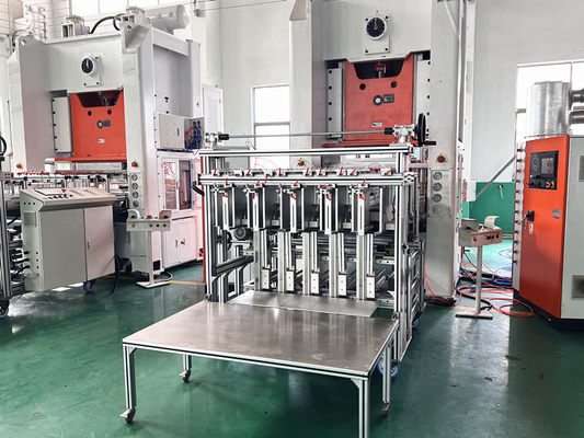 SIEMENS Motor Automatische Aluminiumfolie Lebensmittelbehälter Herstellung Maschine Innerhalb von 0,8Mpa Luftdruck