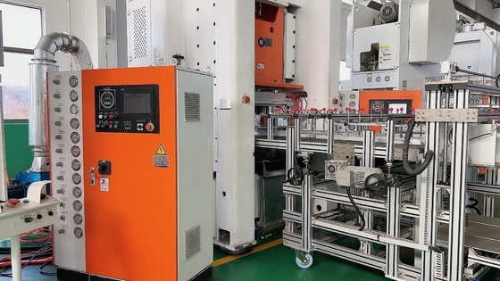 ISO 36-70 Schlag/min Mitsubishi PLC Verstellbare elektrische Zuführmaschine Aluminiumfolie Topfmachmaschine LK-T80