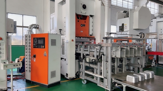 H-Rahmenkonstruktions-automatische Aluminiumfolie-Behälter-Maschine mit Schrott-Saugapparat