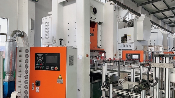 Maschine zur Herstellung von Aluminiumfolie-Lebensmittelbehältern 35-68 Schläge pro Minute