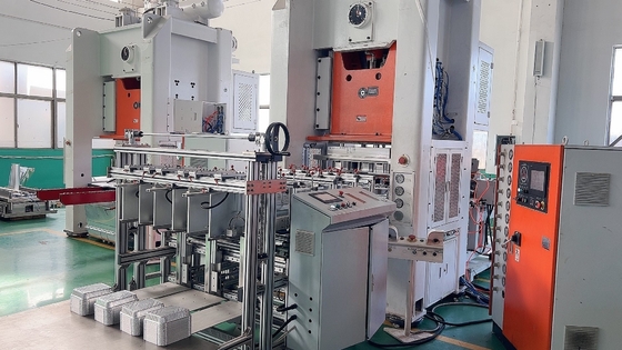 Automatische Maschine zur Herstellung von Aluminiumfolienbehältern für die USA