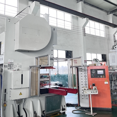 3 Hohlräume C-Typ kundenspezifisches Design Aluminiumfolie Behälter Herstellung Maschine 12000pcs/Stunde