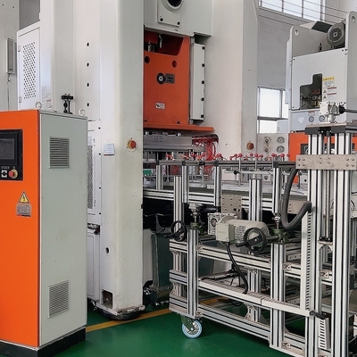 35-70 Schläge/min Aluminiumfolie-Plattenmachmaschine mit 26 kW Kompressorleistung und mehr als 10 Jahre Lebensdauer