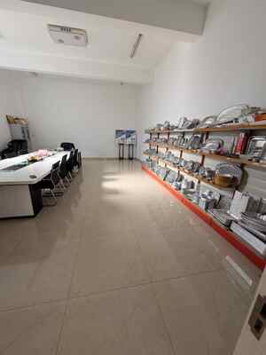 Aluminiumfolienbehälter-Herstellungsmaschine, recycelbar, glatte Wand, rechteckig, zum Backen