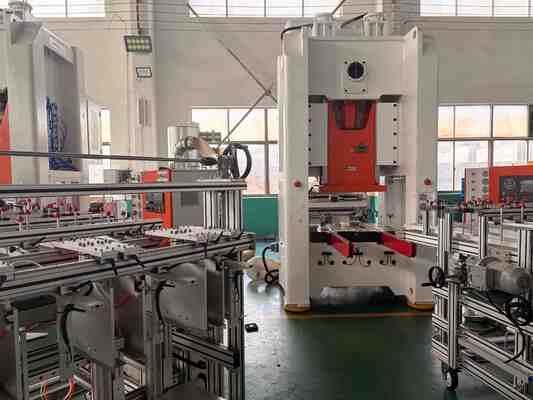 Aluminiumfolienbehälter-Herstellungsmaschine, recycelbar, glatte Wand, rechteckige Metallverpackung