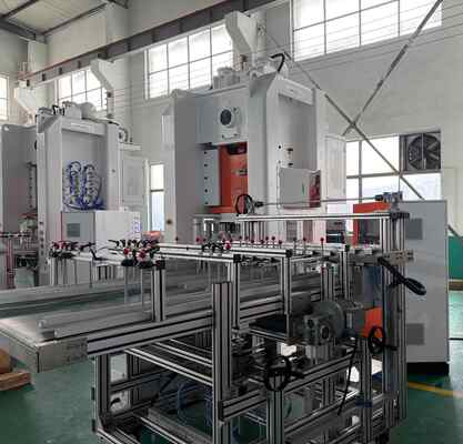 LK-T80 Verpackung von Lebensmitteln zur Auslieferung Einwegbehälter aus Aluminiumfolie 3 Hohlraumfolie-Pannenmaschine