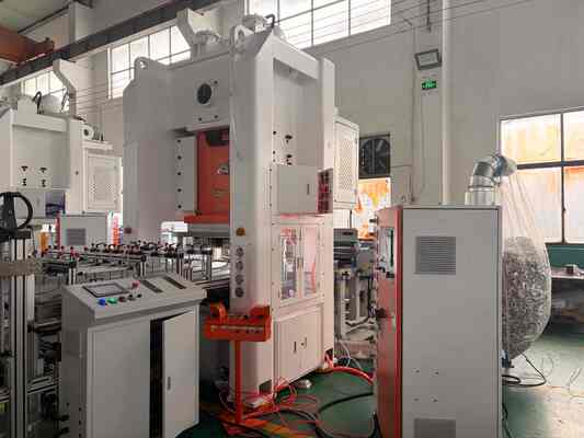 LK-T80 Aluminiumfolie-Fertigungsmaschine mit Mitsubishi PLC Touchscreen 80ton Press und 4-Hohlraum-Form